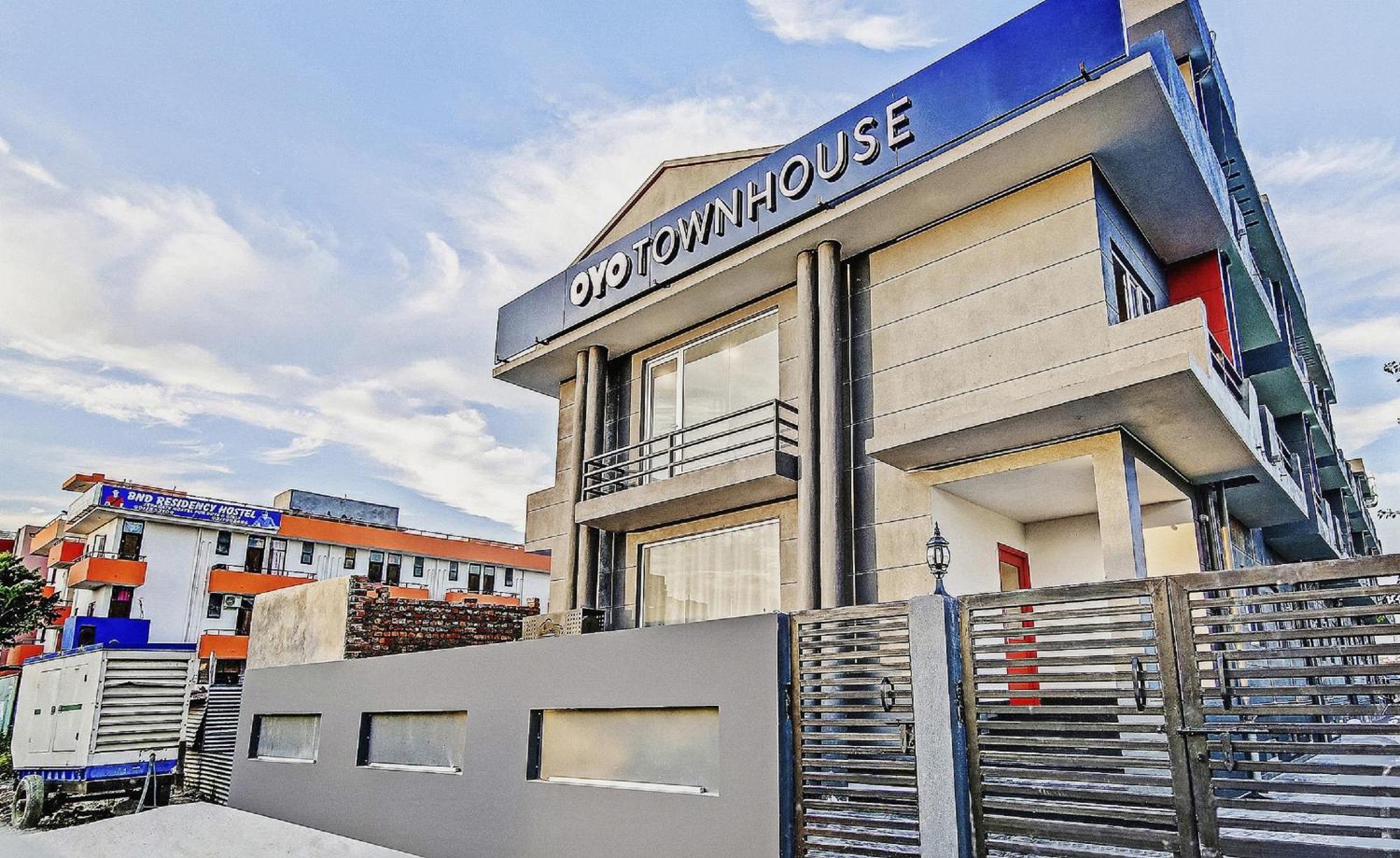 Townhouse Knowledge Park ||| Near Sharda University Greater Noida Luaran gambar